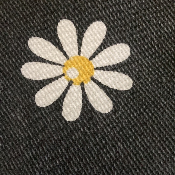 Black denim skirt with white flowers. - Picture 4 of 5